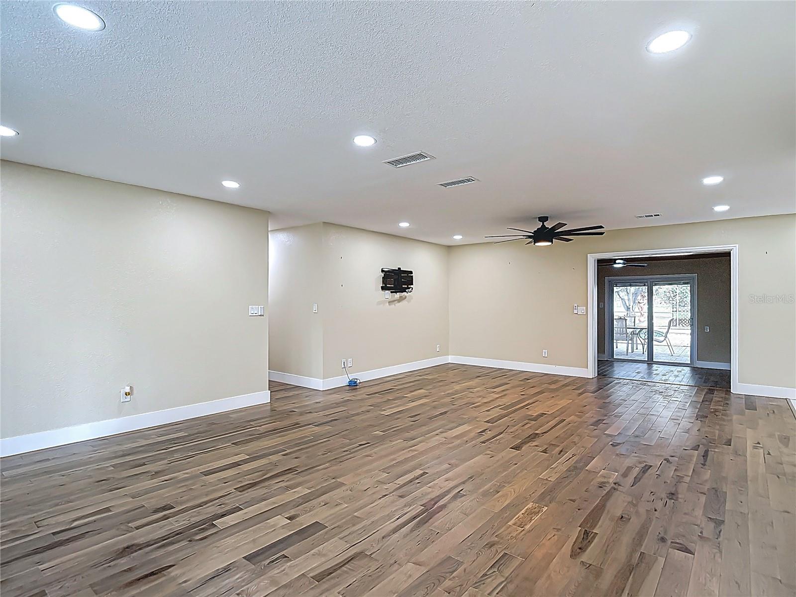 Listing photo id 17 for 216 Corbett Road