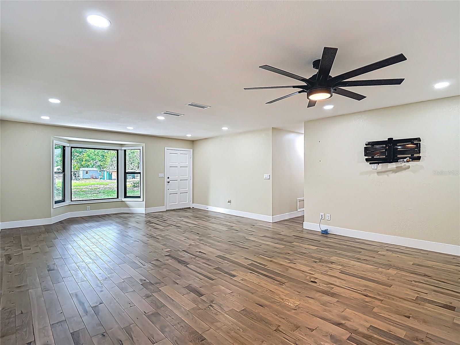 Listing photo id 18 for 216 Corbett Road