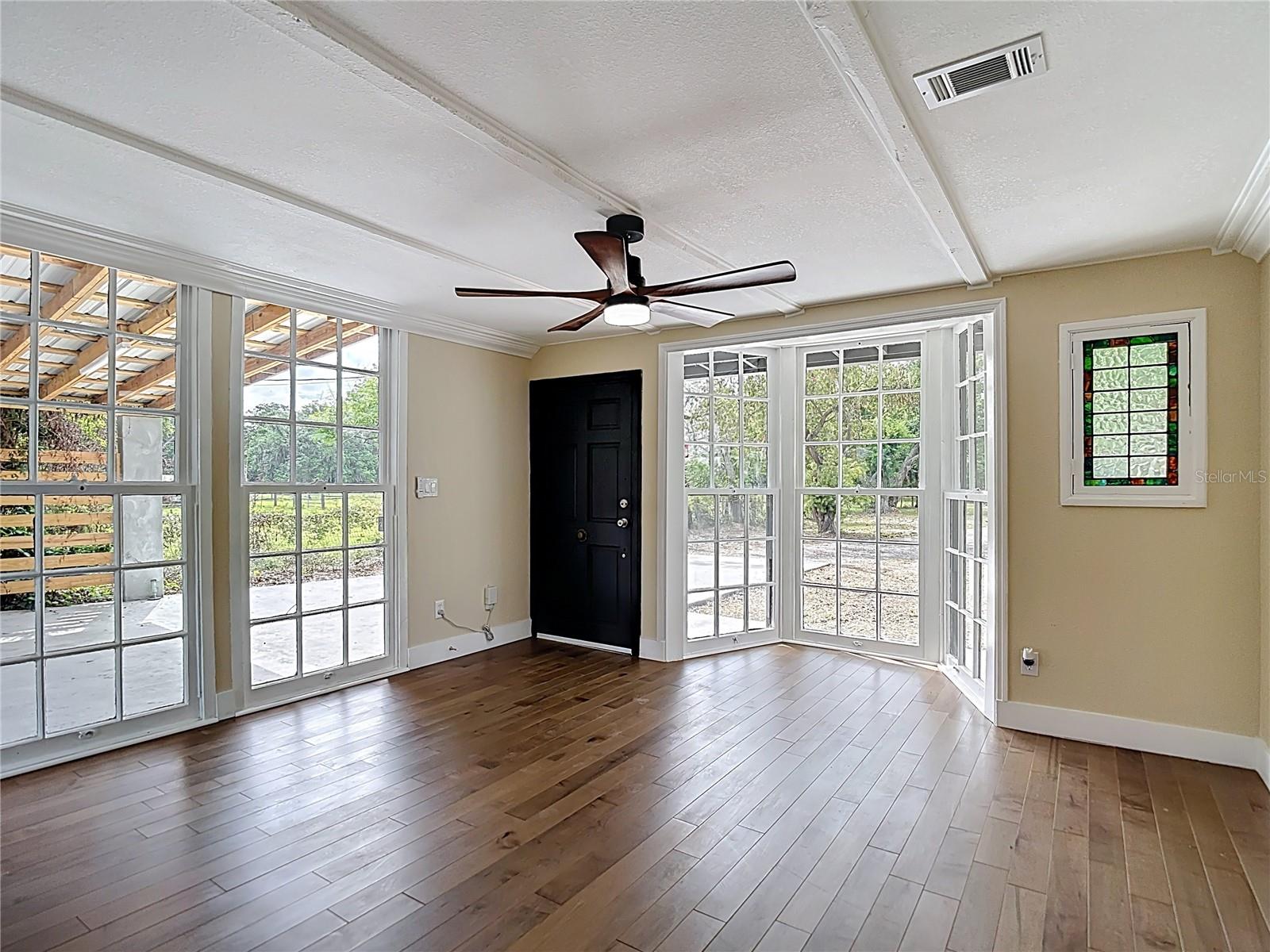 Listing photo id 30 for 216 Corbett Road