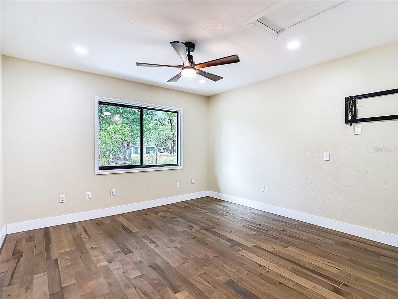 Listing photo id 49 for 216 Corbett Road