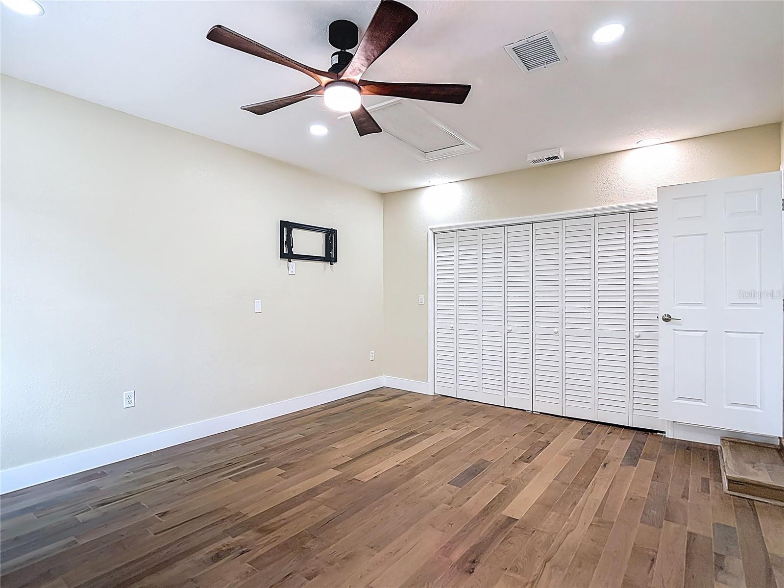 Listing photo id 50 for 216 Corbett Road