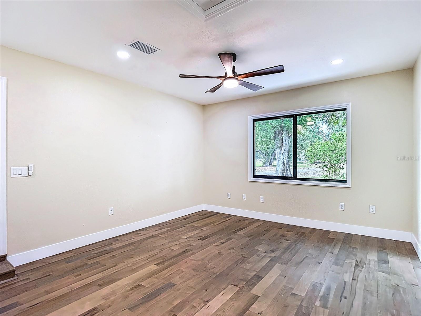 Listing photo id 51 for 216 Corbett Road