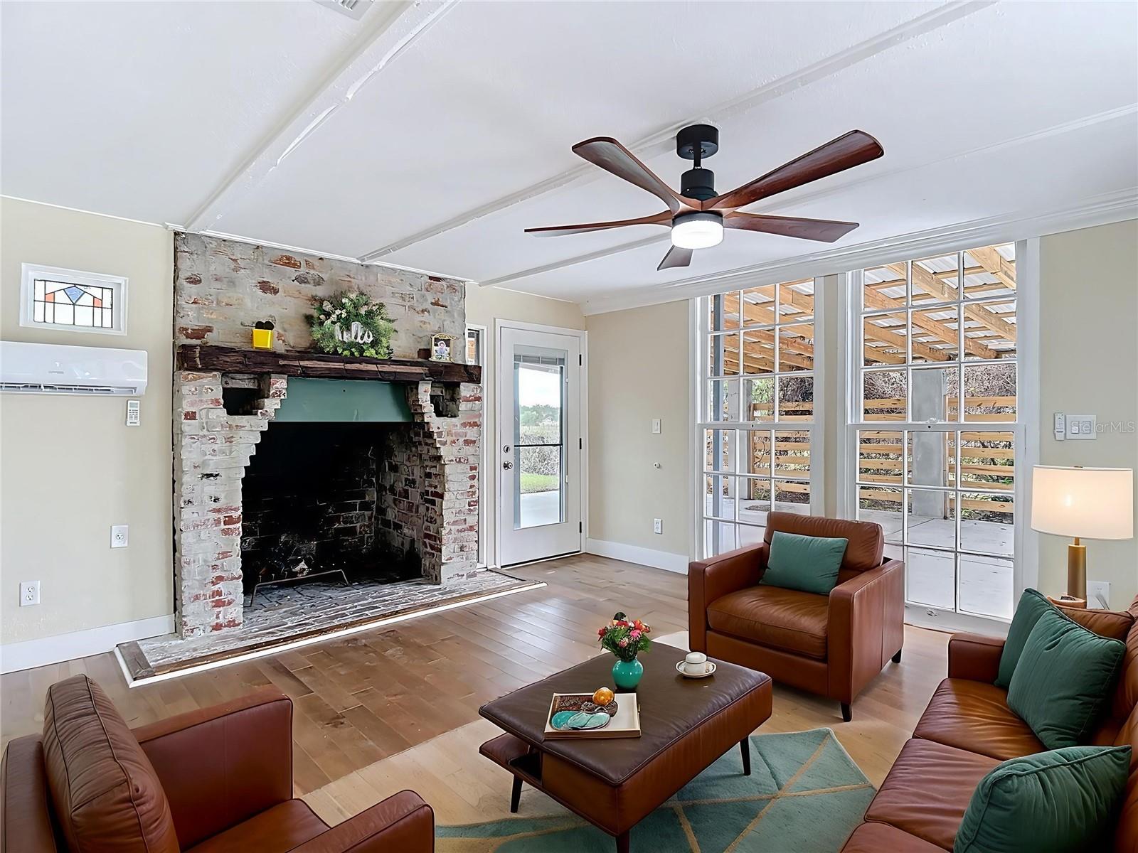 Listing photo id 5 for 216 Corbett Road