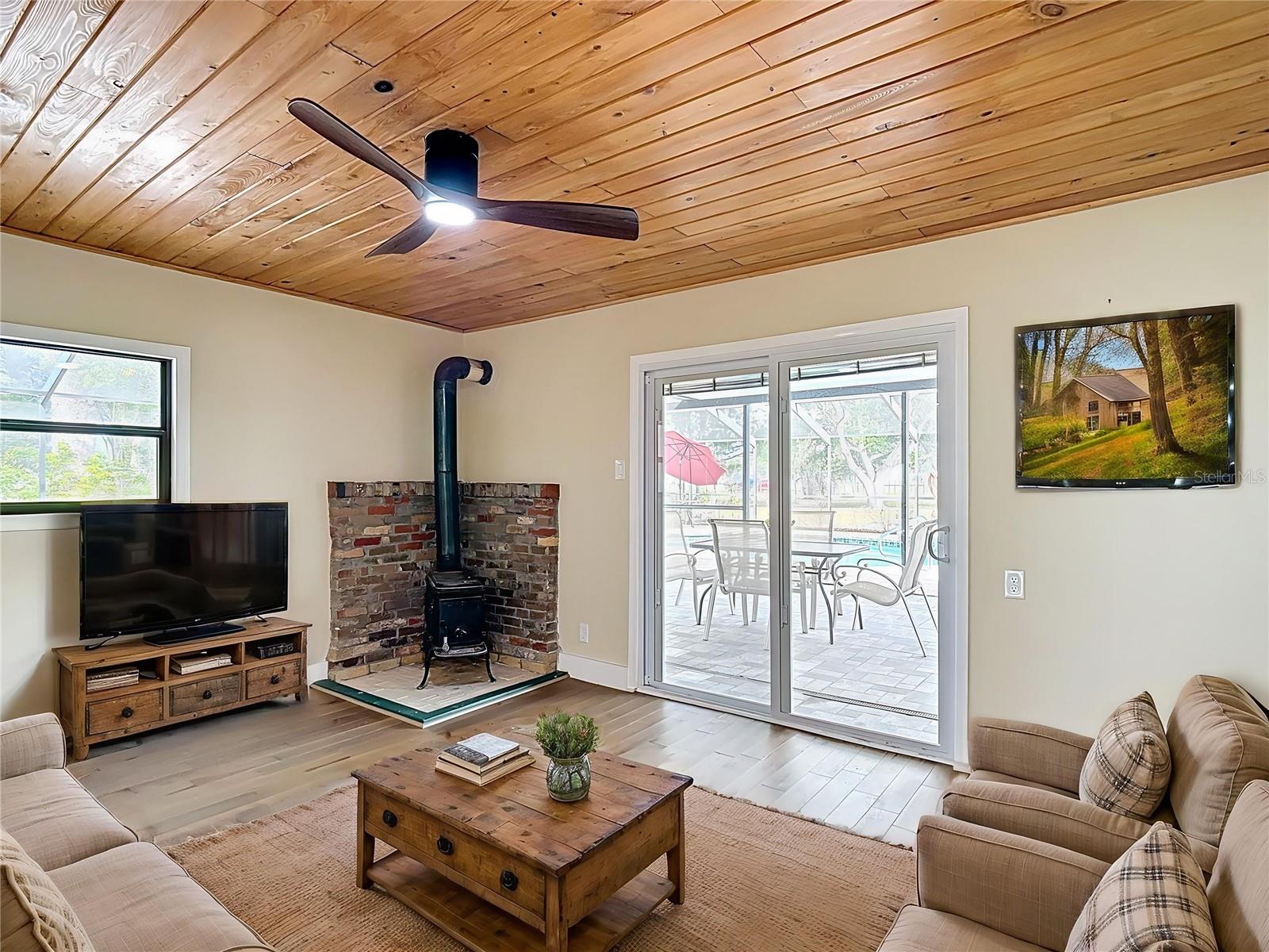 Listing photo id 6 for 216 Corbett Road