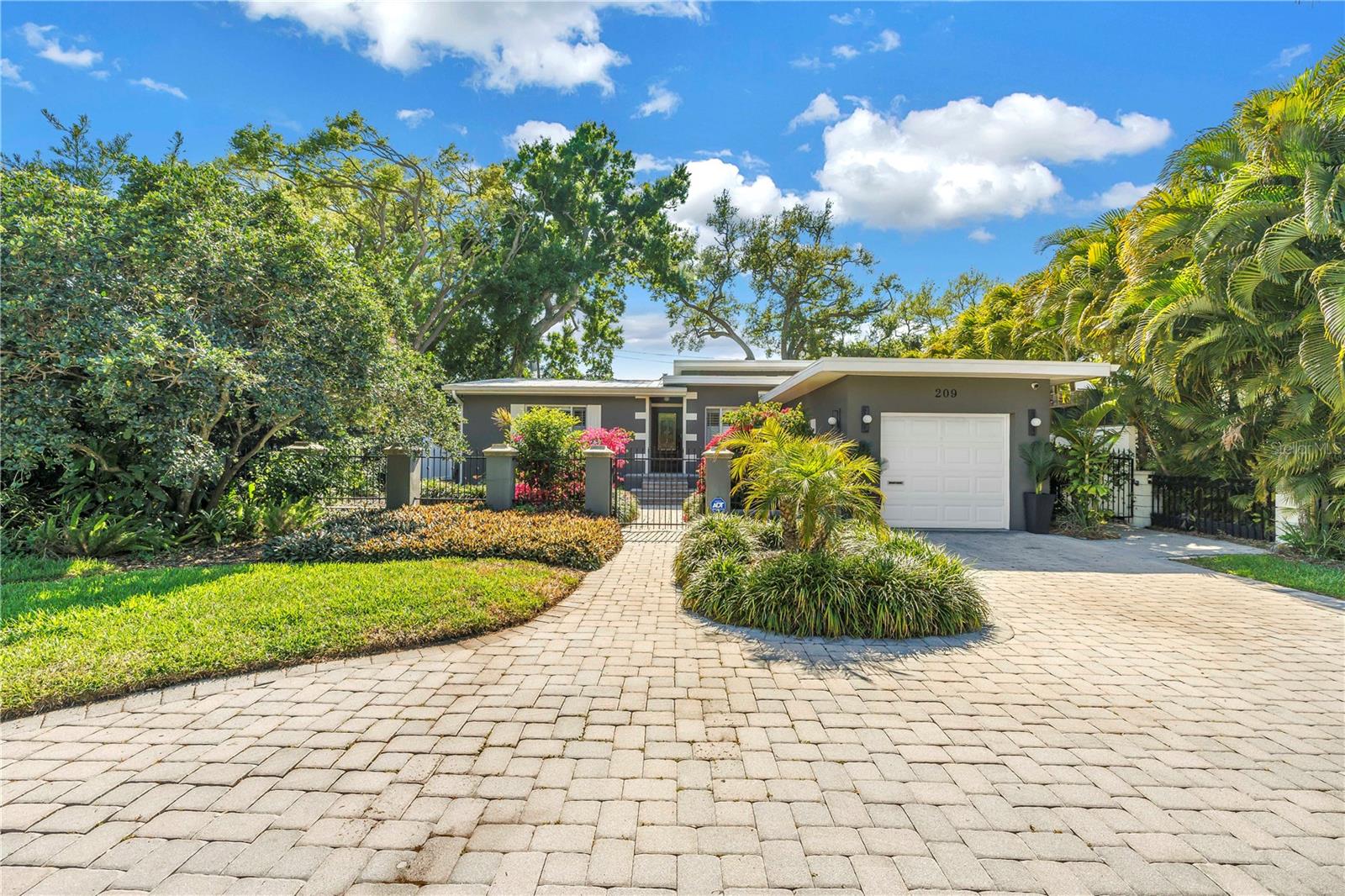 Details for 209 Bandera Way Ne, ST PETERSBURG, FL 33704