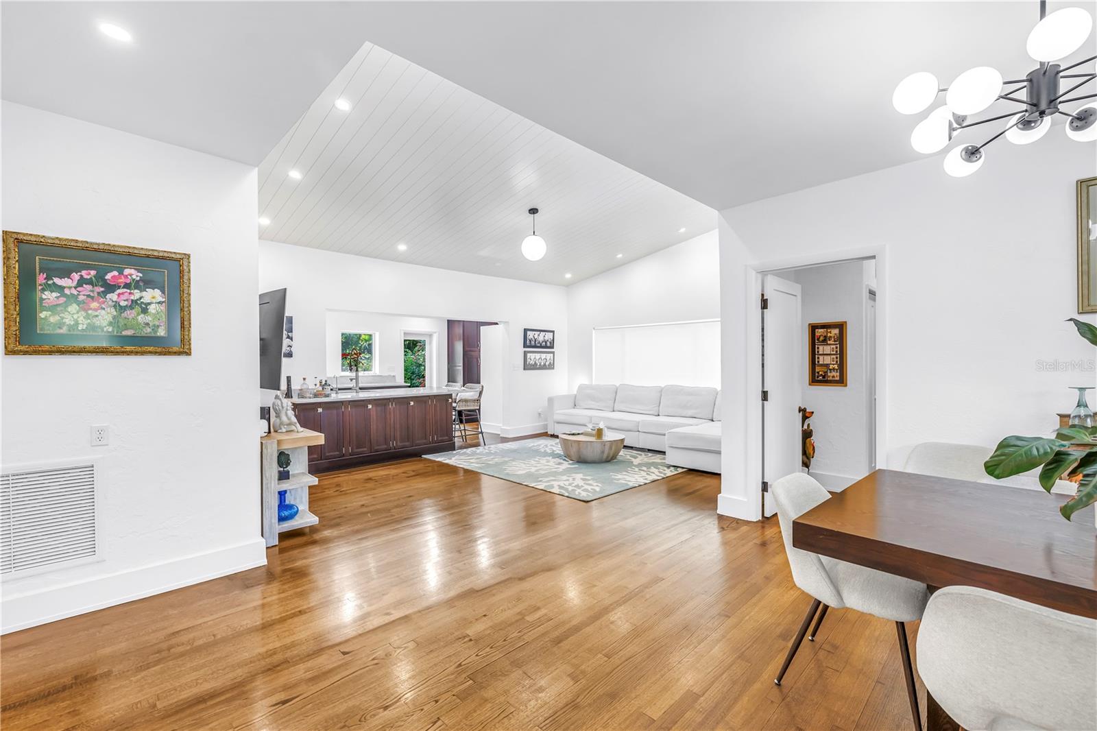 Image 11 of 60 For 209 Bandera Way Ne