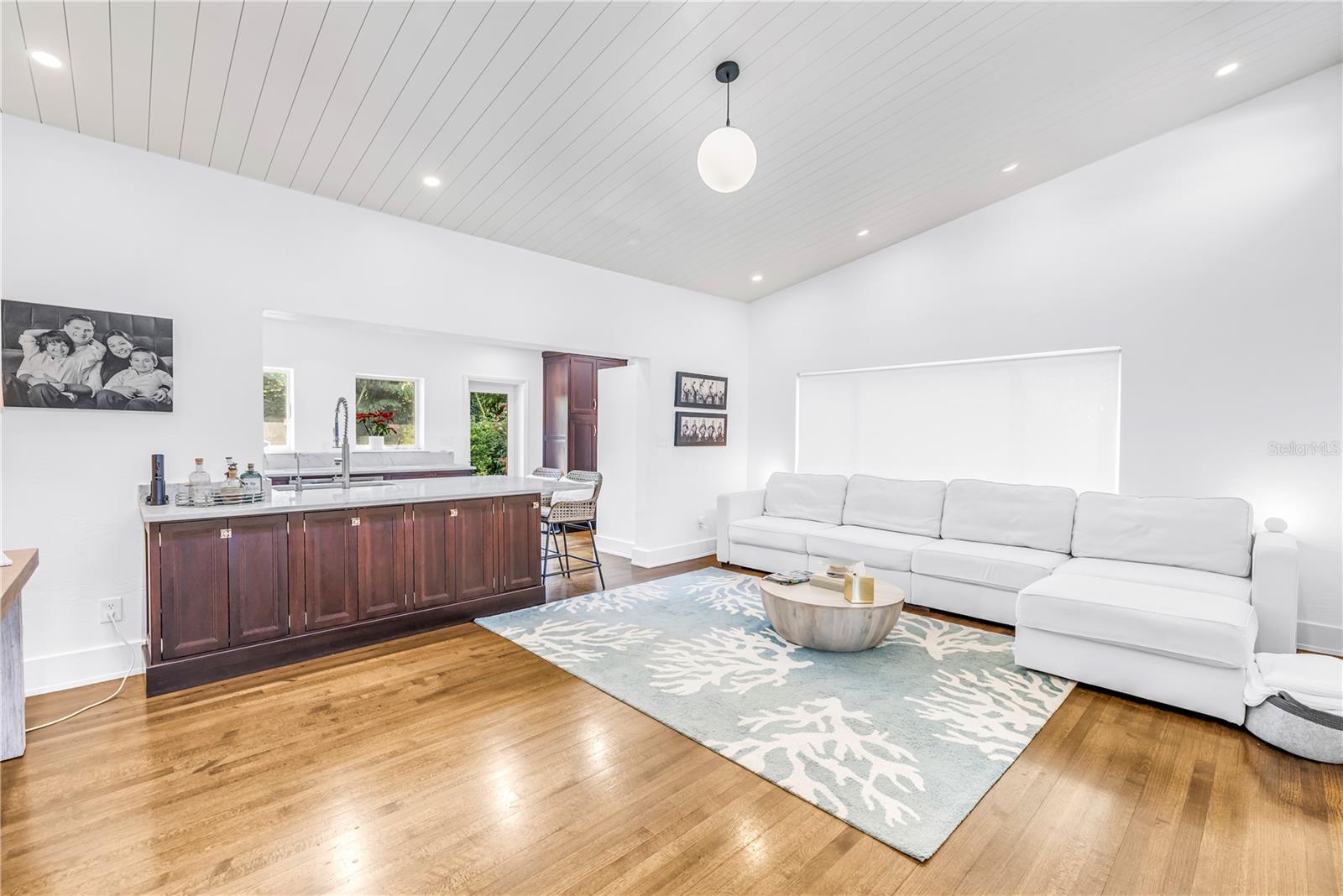 Image 14 of 60 For 209 Bandera Way Ne