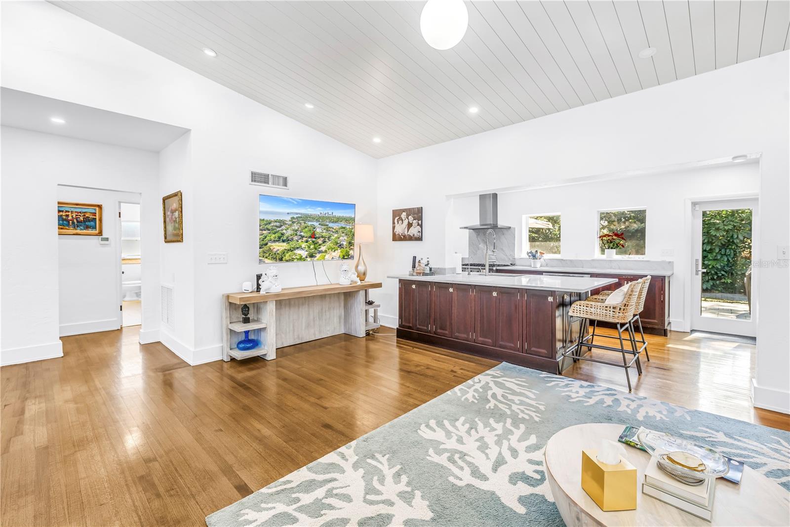 Image 15 of 60 For 209 Bandera Way Ne