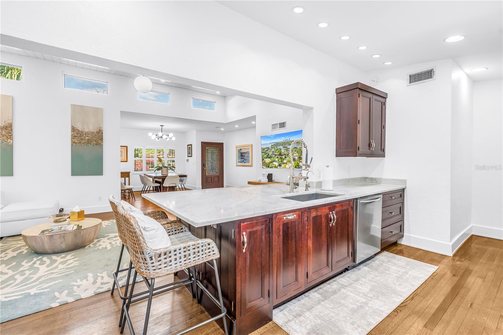 Image 18 of 60 For 209 Bandera Way Ne