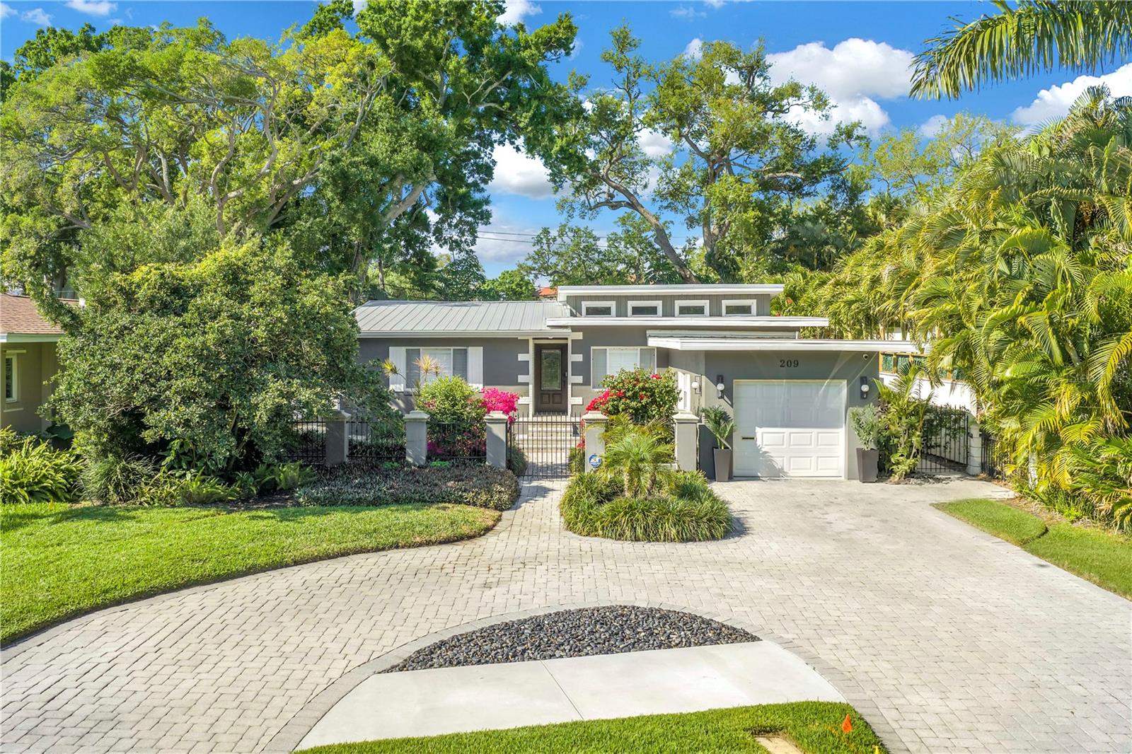 Image 2 of 60 For 209 Bandera Way Ne