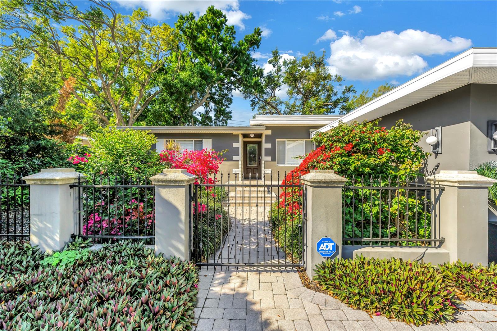 Image 3 of 60 For 209 Bandera Way Ne