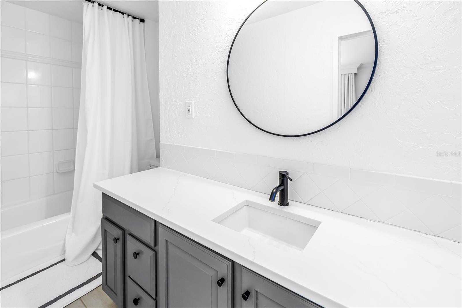 Image 34 of 60 For 209 Bandera Way Ne