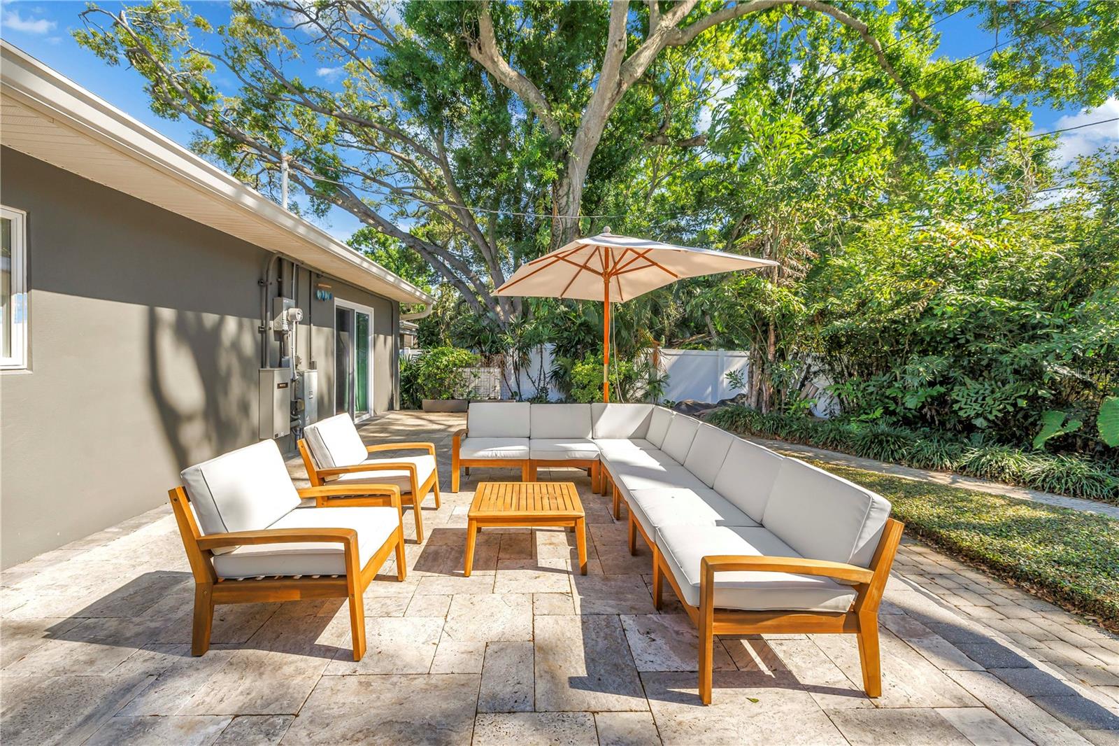 Image 38 of 60 For 209 Bandera Way Ne