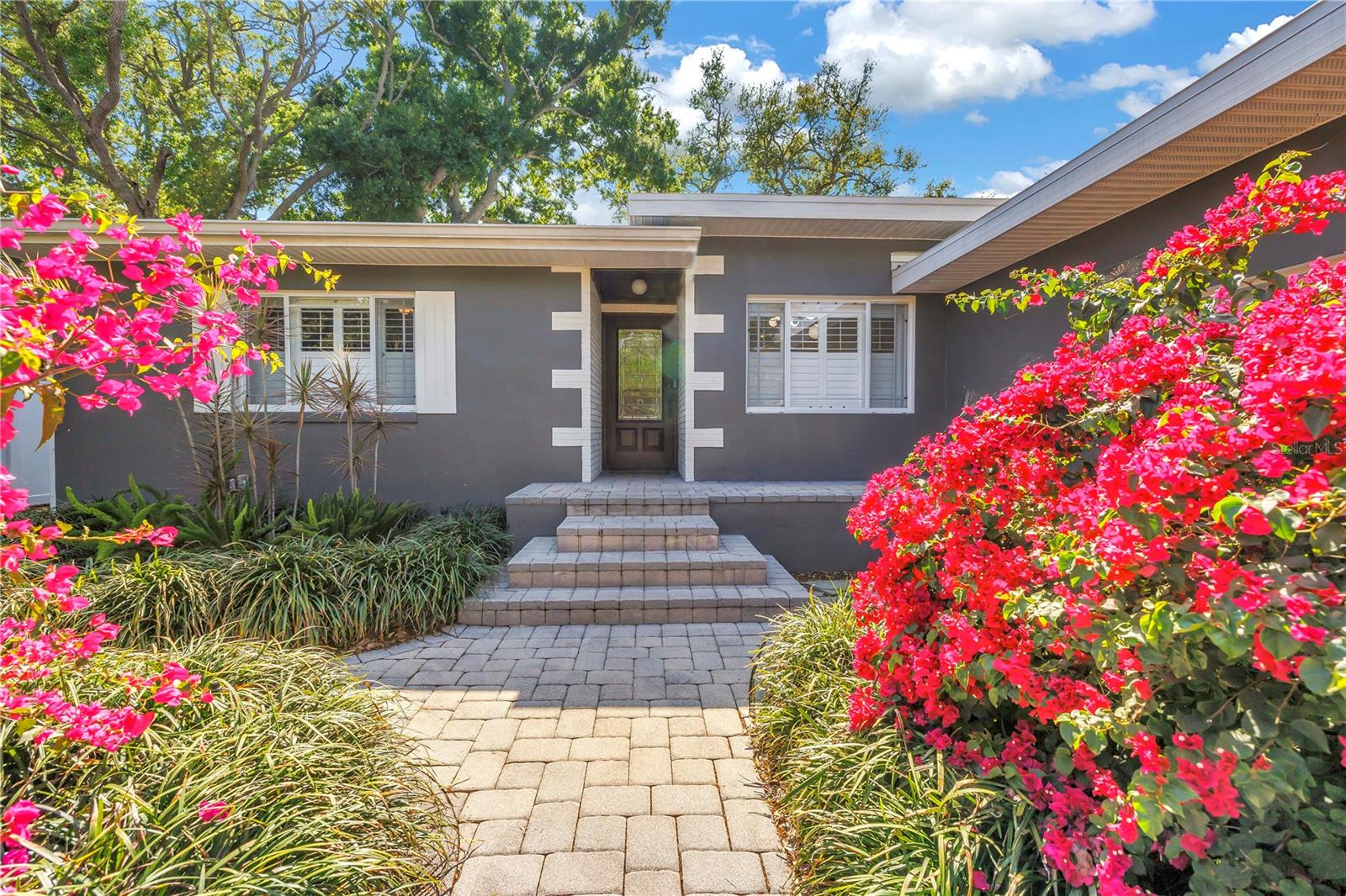 Image 4 of 60 For 209 Bandera Way Ne