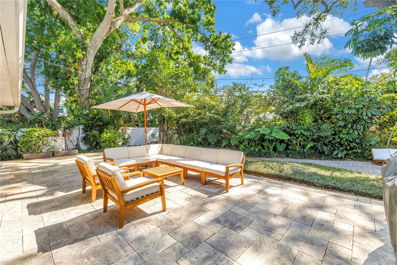 Image 40 of 60 For 209 Bandera Way Ne