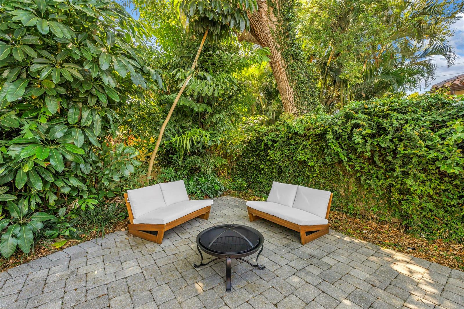 Image 42 of 60 For 209 Bandera Way Ne