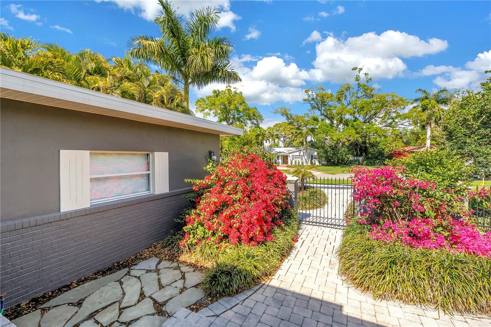 Image 5 of 60 For 209 Bandera Way Ne