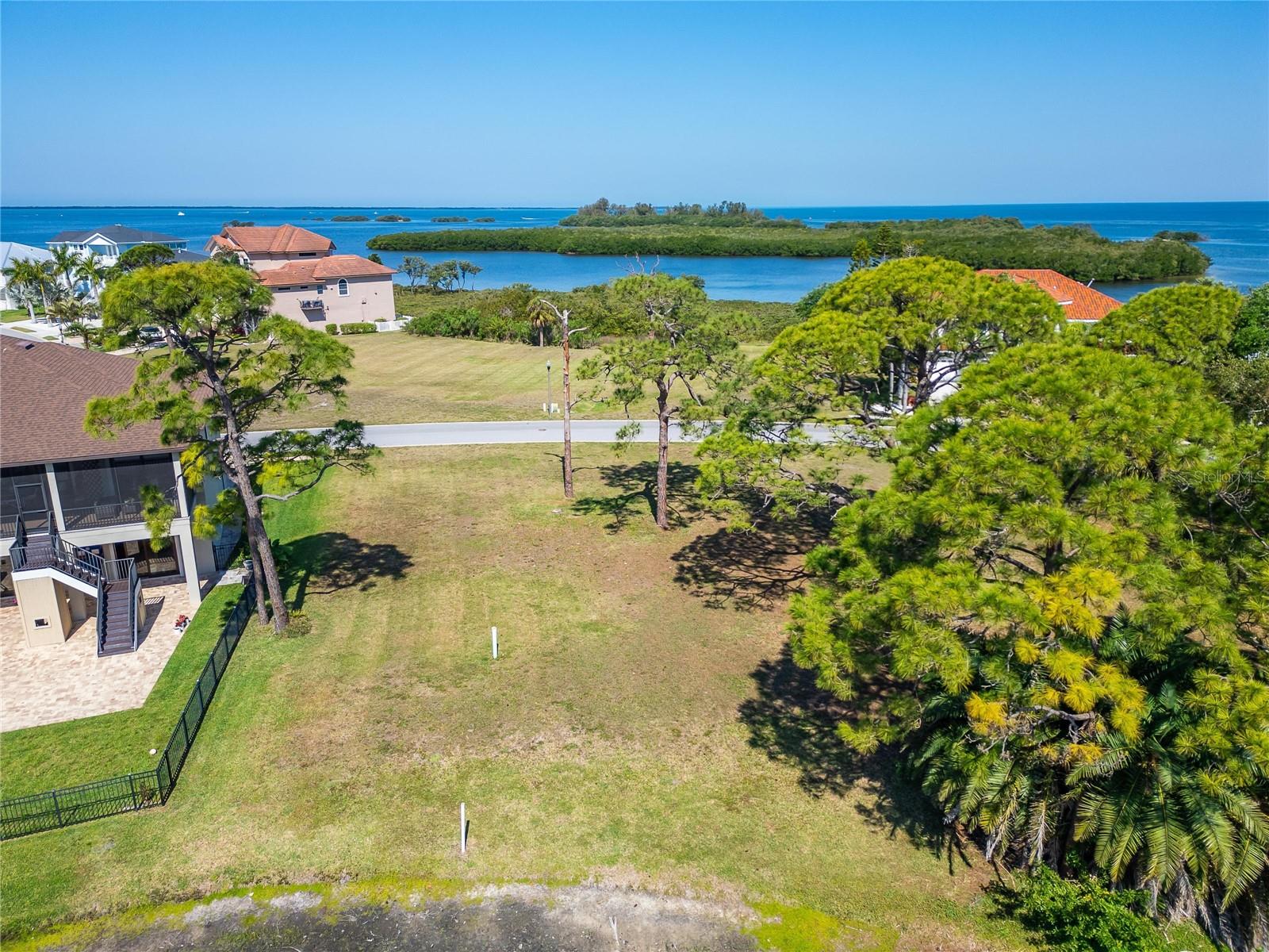 Image 15 of 26 For N Pointe Alexis Drive