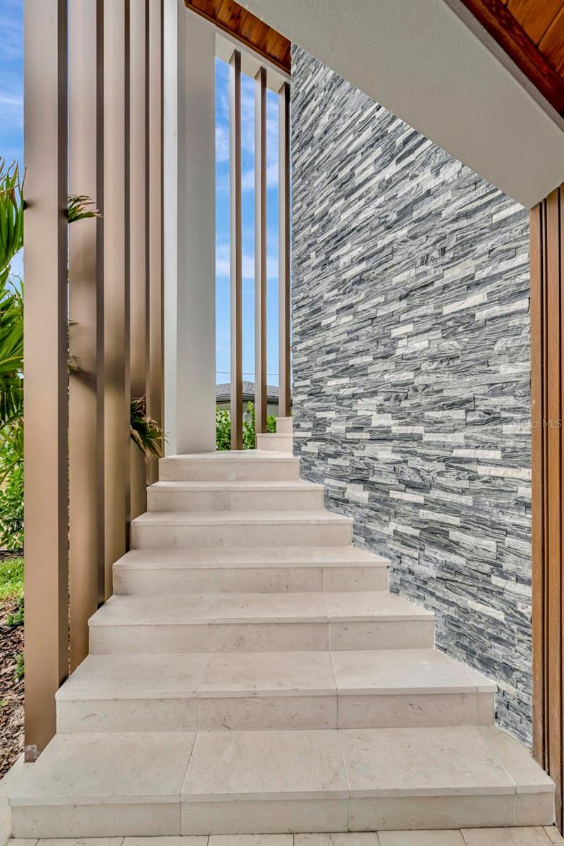 Listing photo id 8 for 7176 Shore Drive S