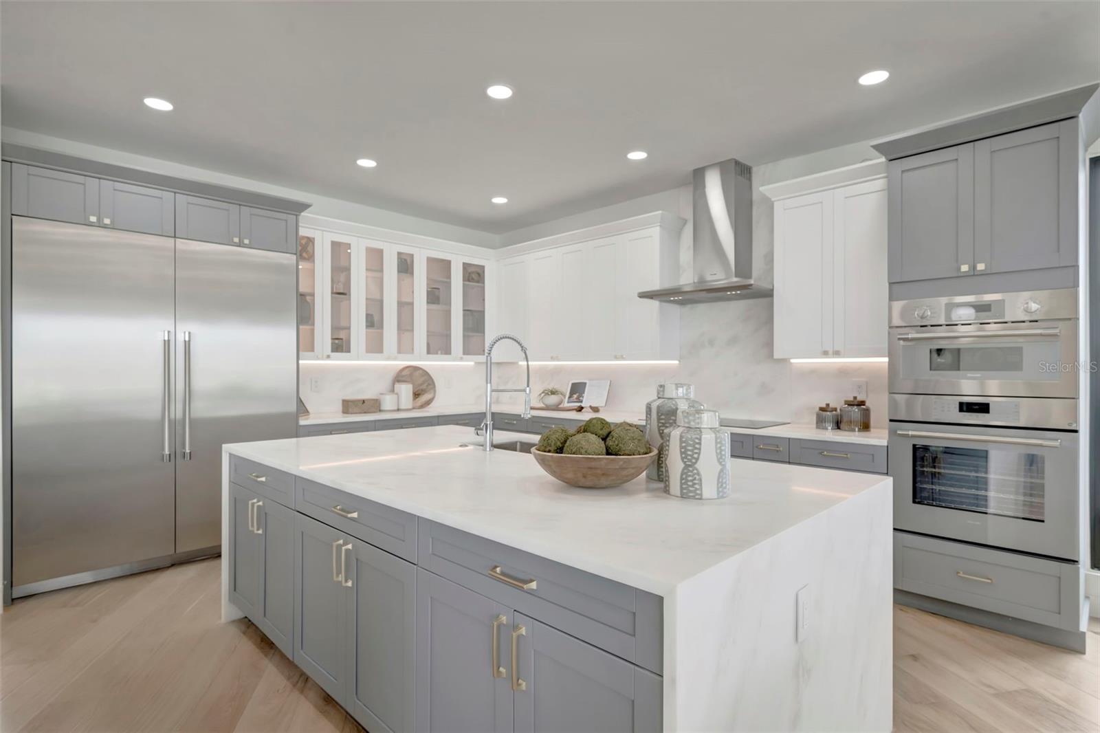 Listing photo id 16 for 7176 Shore Drive S