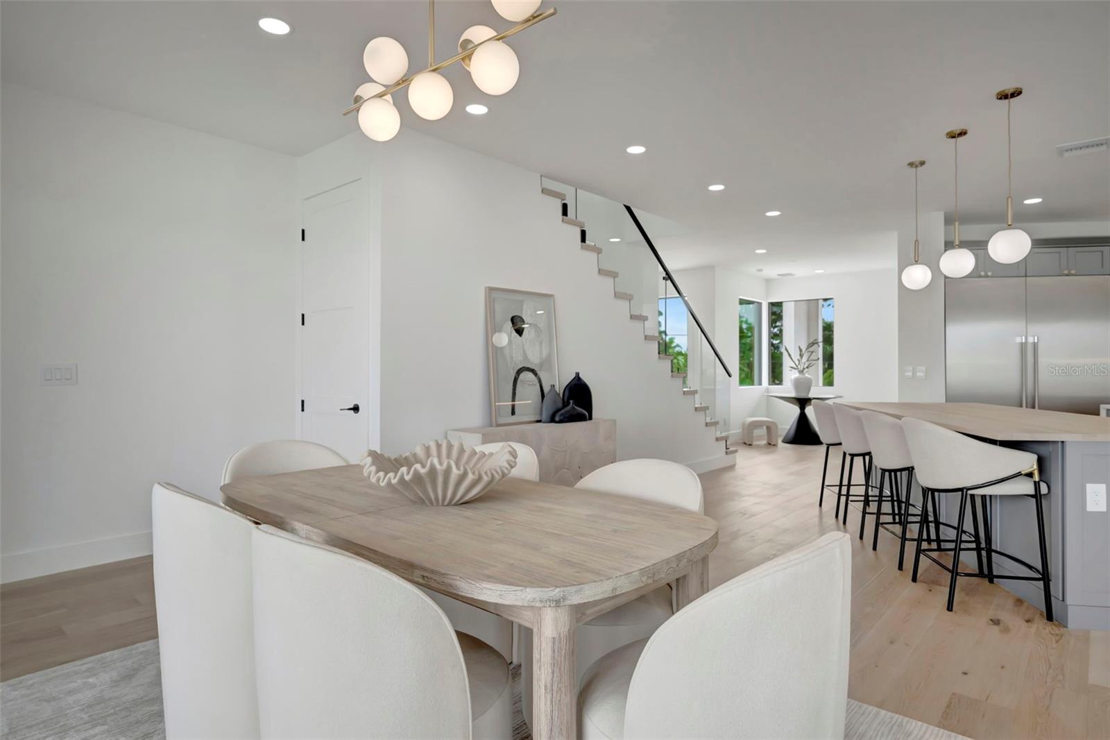 Listing photo id 19 for 7176 Shore Drive S