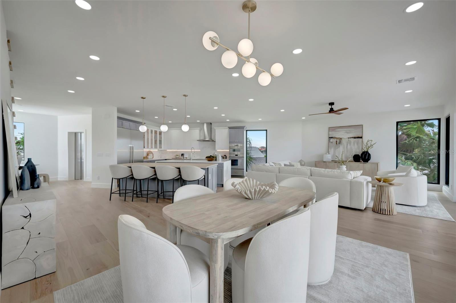 Listing photo id 22 for 7176 Shore Drive S