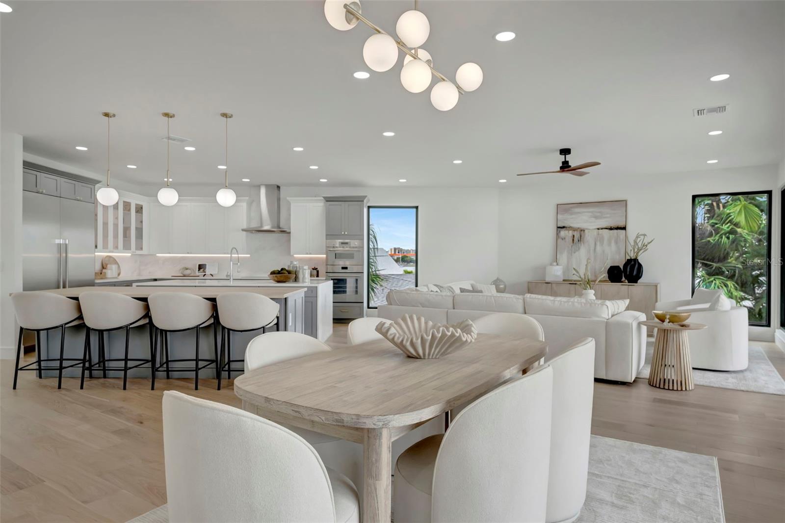 Listing photo id 23 for 7176 Shore Drive S