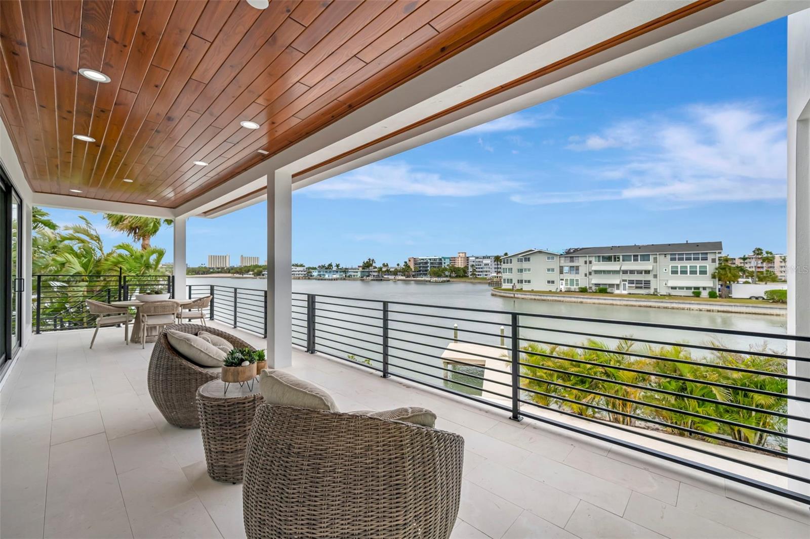 Listing photo id 25 for 7176 Shore Drive S