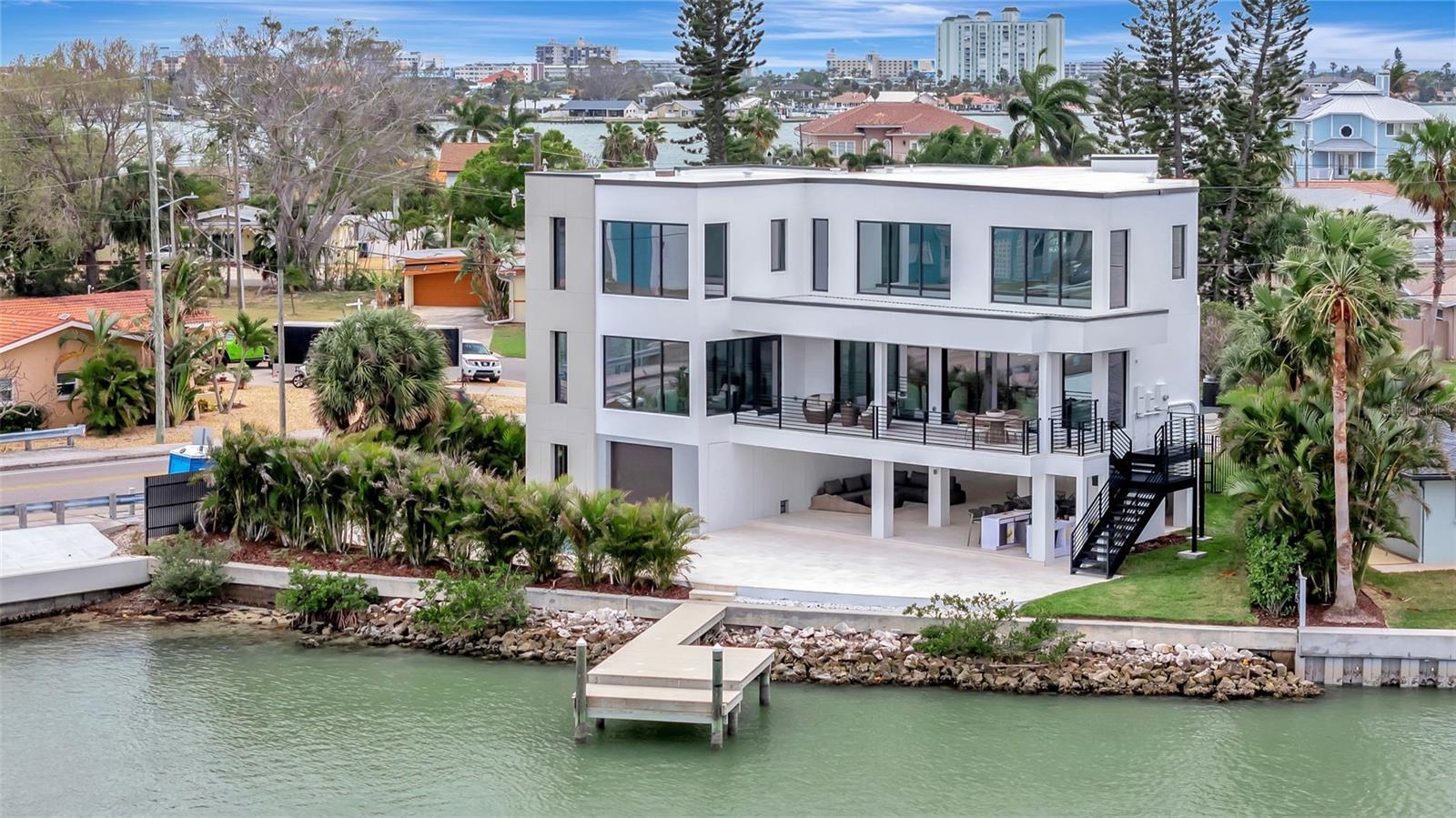 Listing photo id 1 for 7176 Shore Drive S