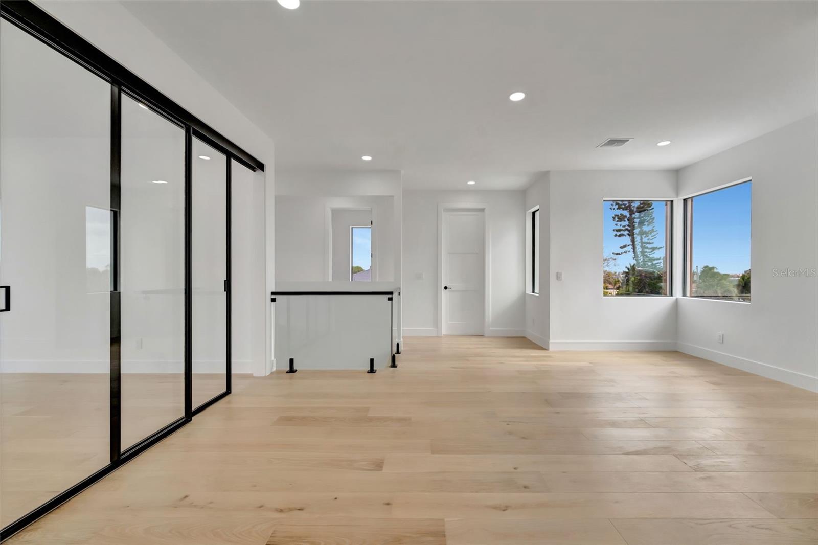 Listing photo id 34 for 7176 Shore Drive S