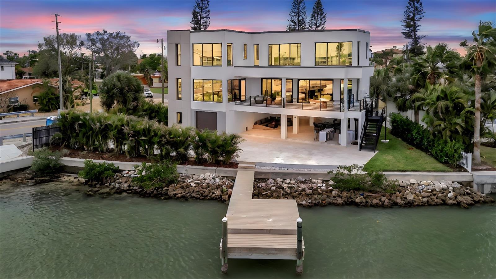 Listing photo id 2 for 7176 Shore Drive S