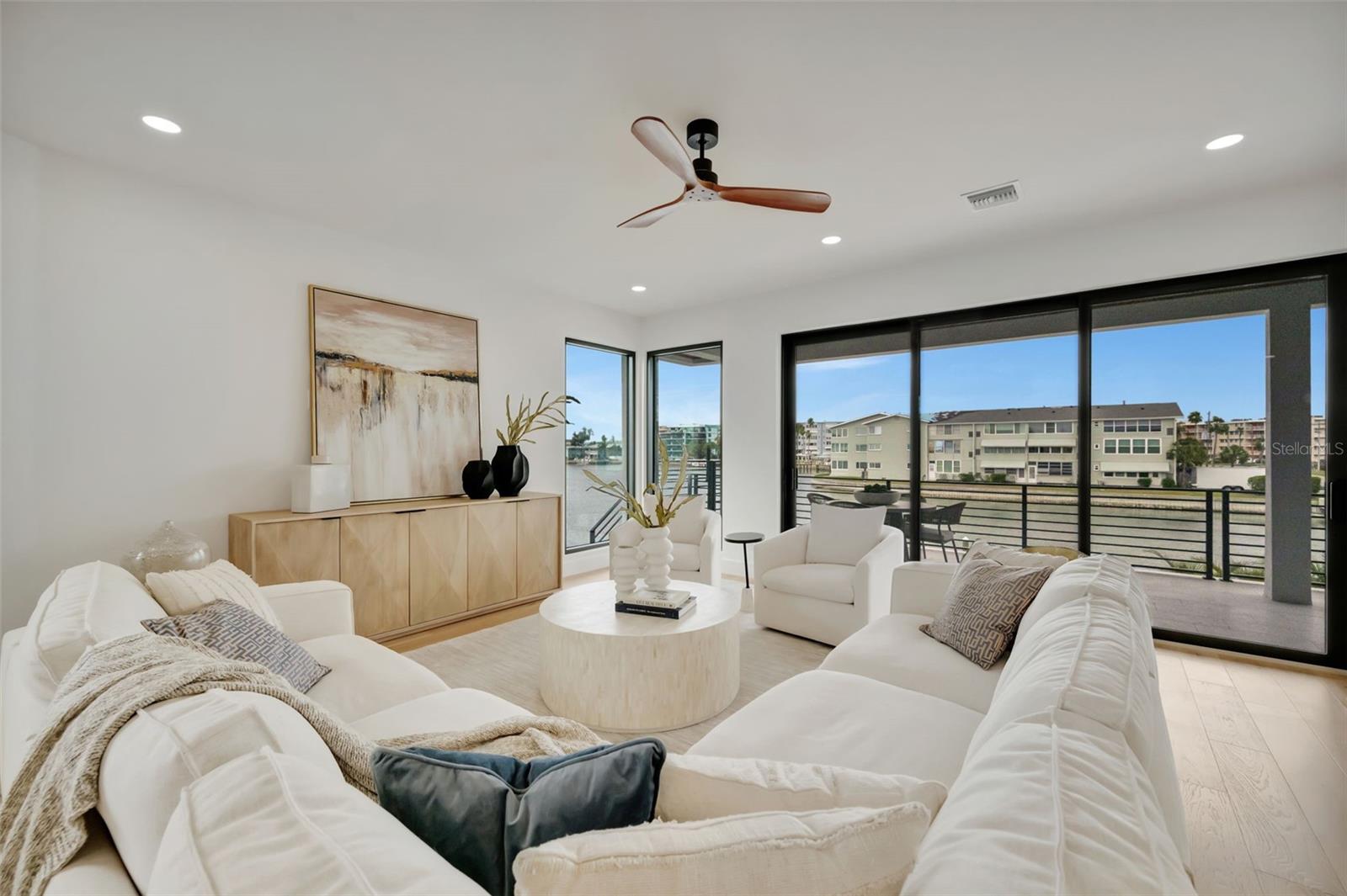 Listing photo id 40 for 7176 Shore Drive S