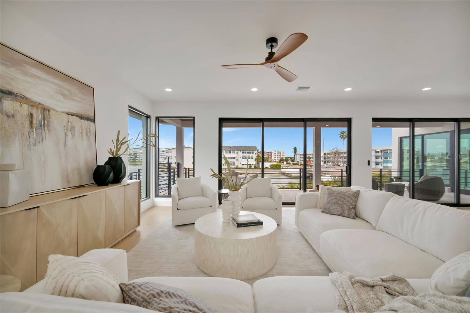 Listing photo id 41 for 7176 Shore Drive S