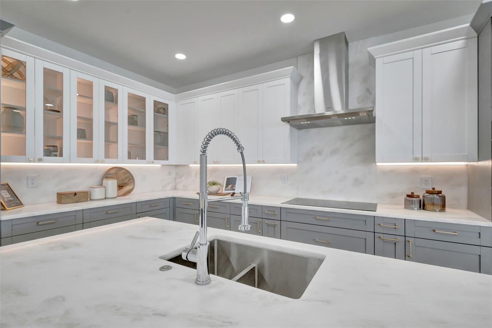 Listing photo id 42 for 7176 Shore Drive S