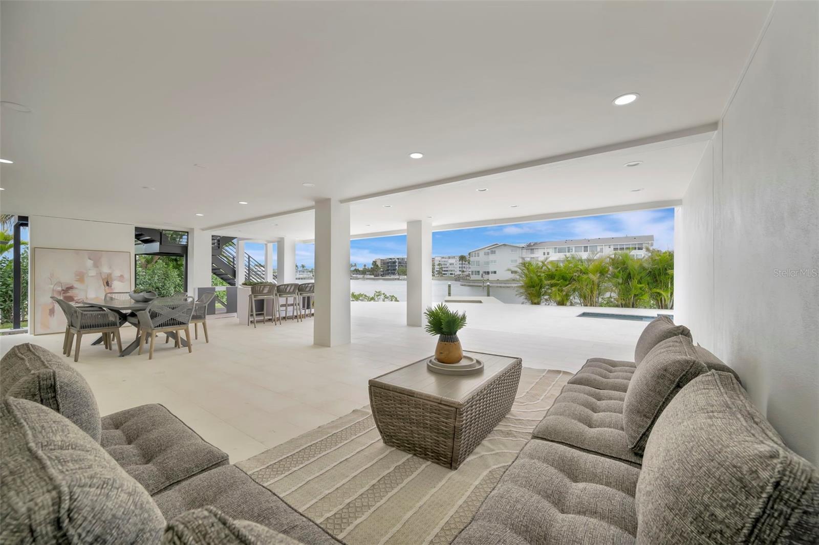 Listing photo id 43 for 7176 Shore Drive S