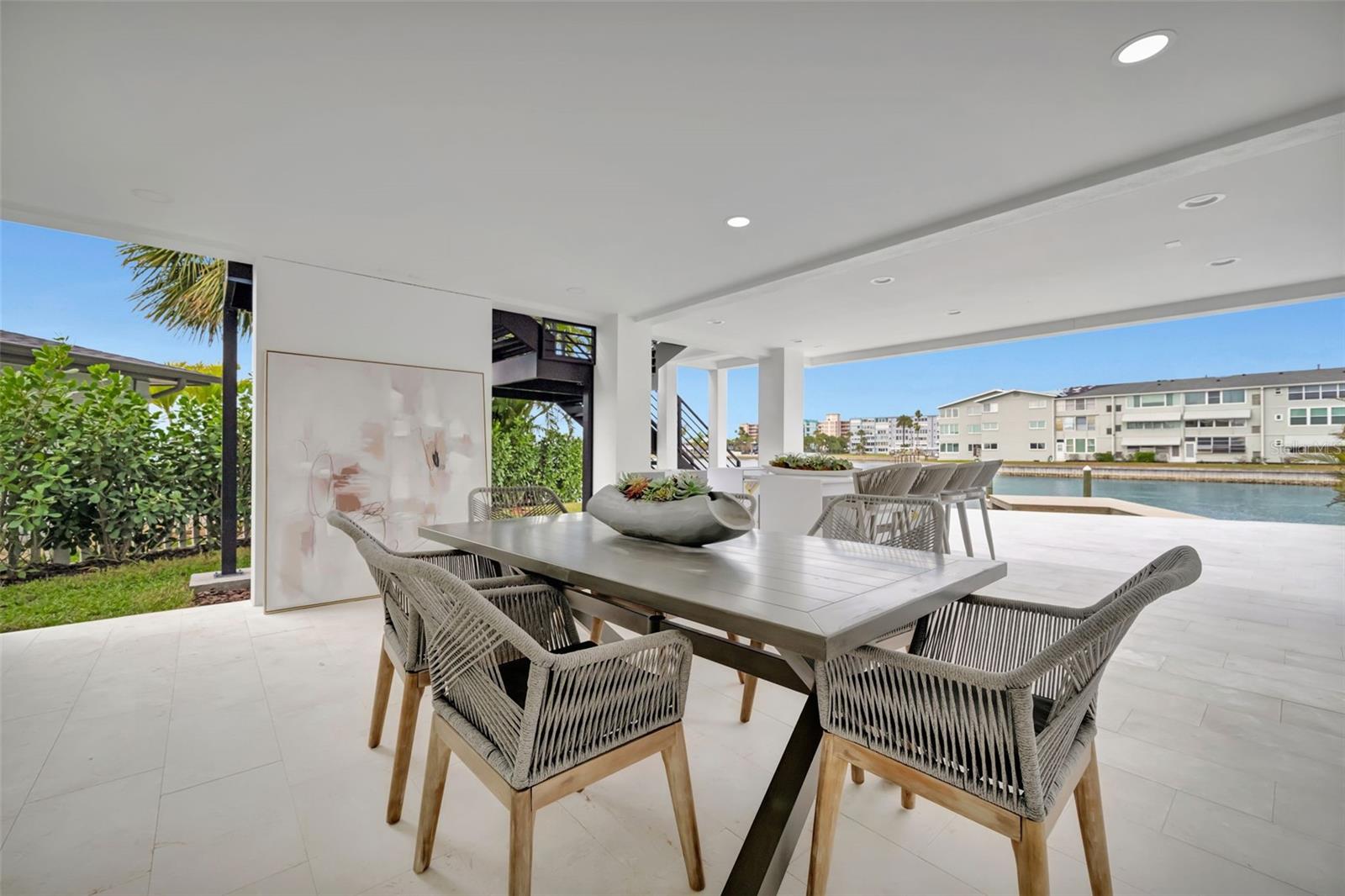 Listing photo id 44 for 7176 Shore Drive S