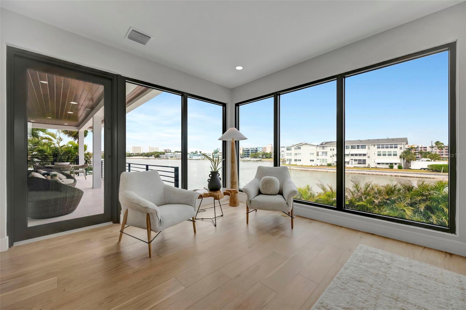 Listing photo id 50 for 7176 Shore Drive S