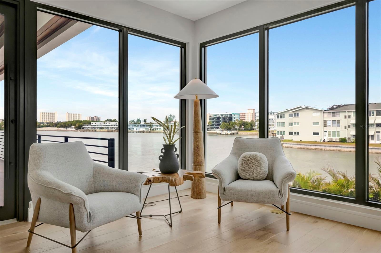 Listing photo id 51 for 7176 Shore Drive S