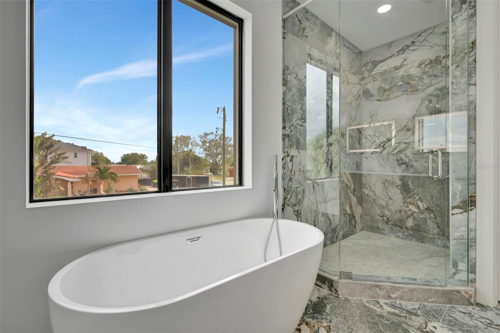 Listing photo id 54 for 7176 Shore Drive S