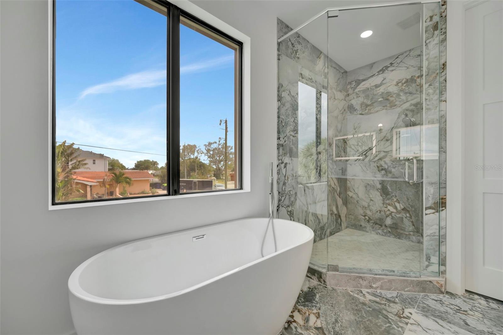 Listing photo id 55 for 7176 Shore Drive S