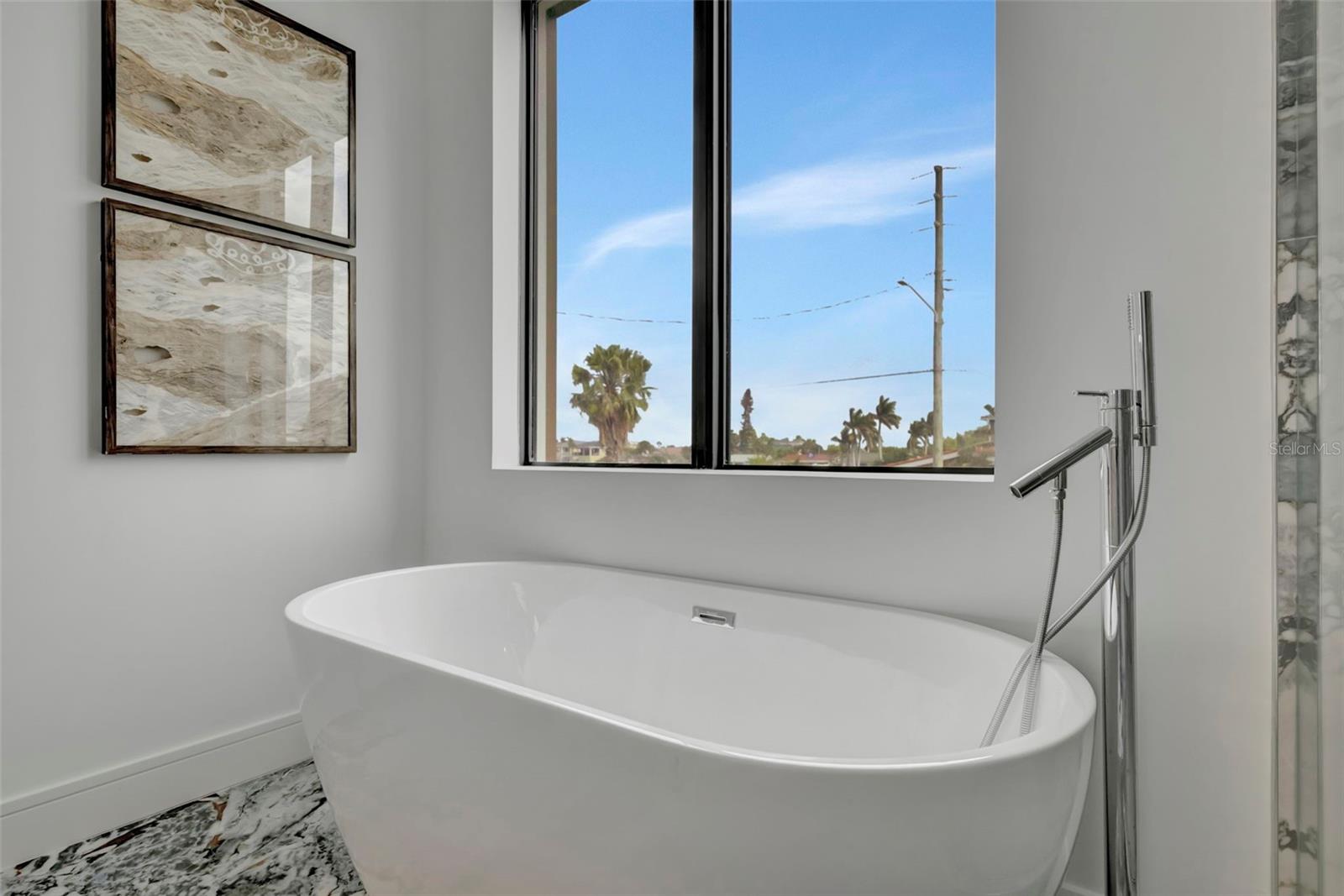 Listing photo id 57 for 7176 Shore Drive S