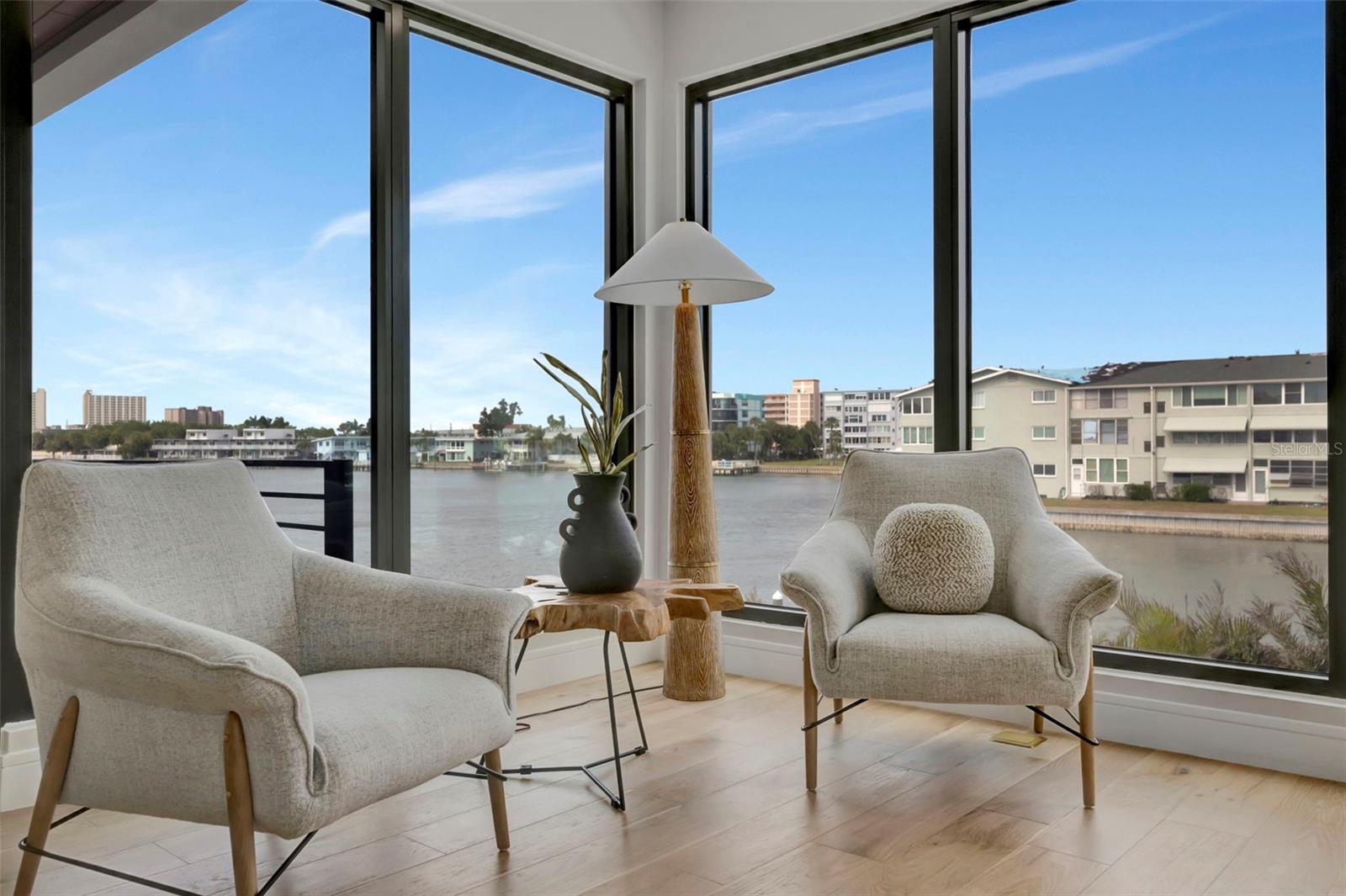 Listing photo id 59 for 7176 Shore Drive S