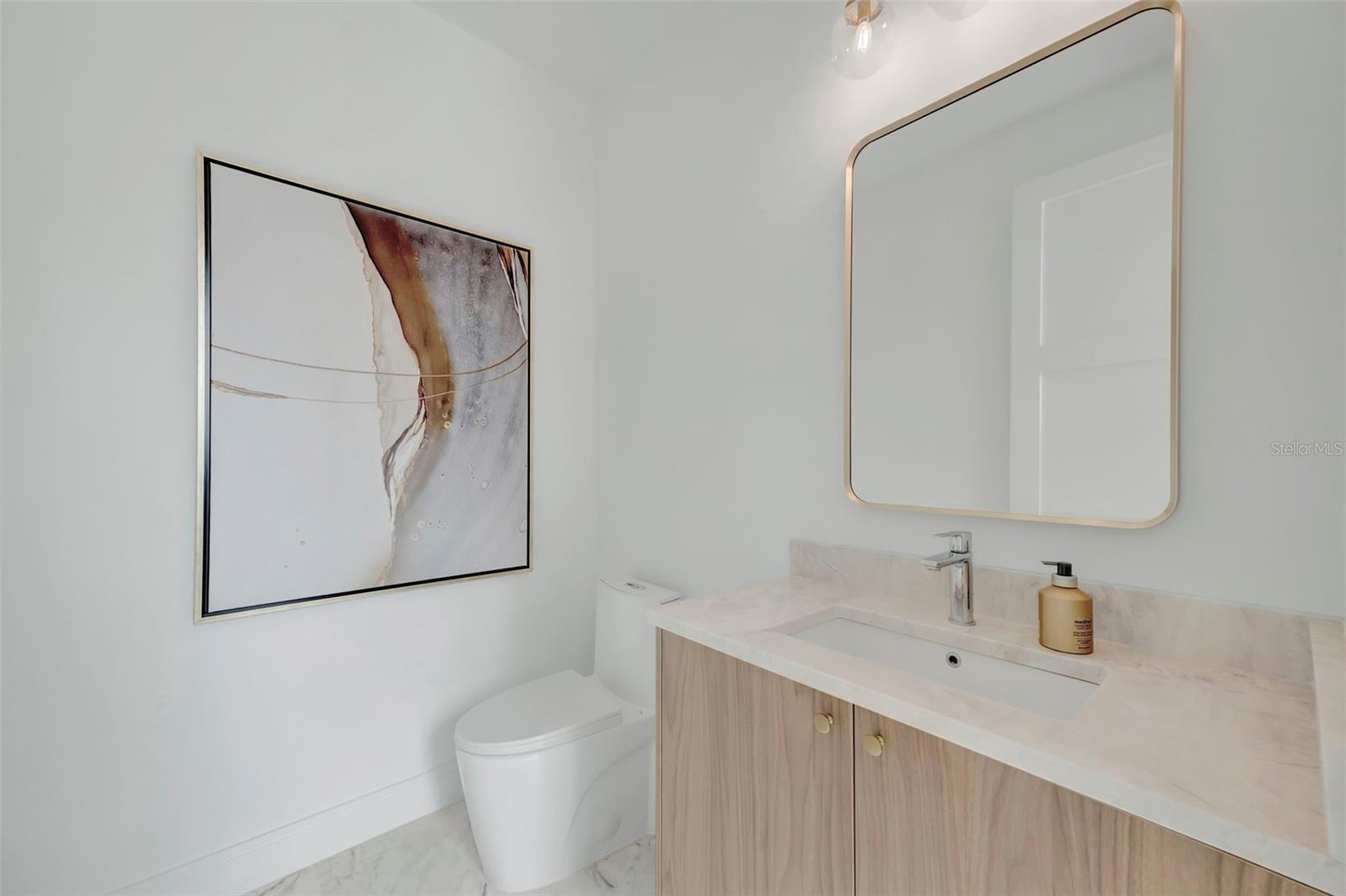 Listing photo id 60 for 7176 Shore Drive S