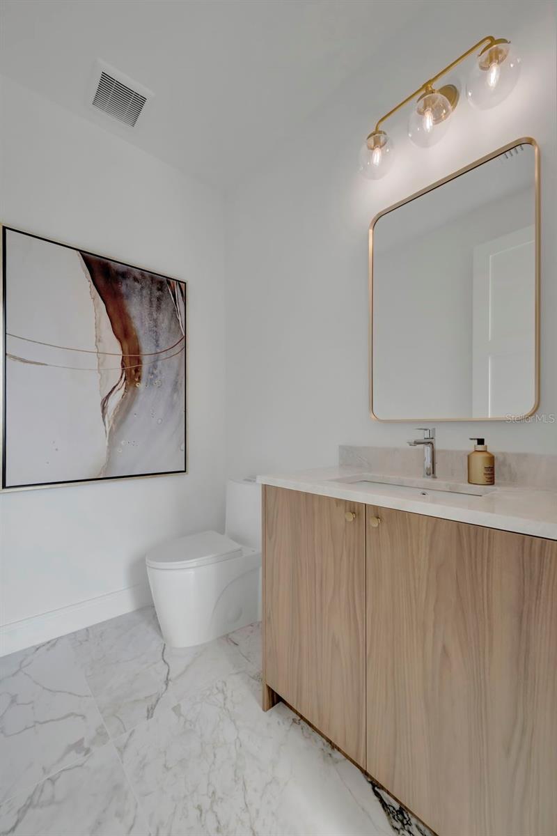 Listing photo id 61 for 7176 Shore Drive S