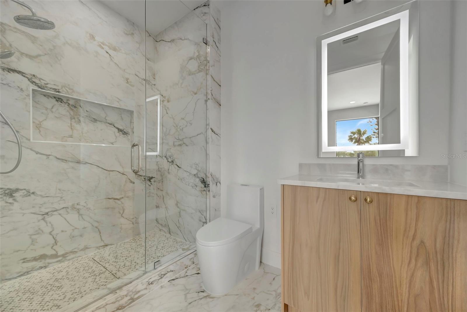 Listing photo id 63 for 7176 Shore Drive S