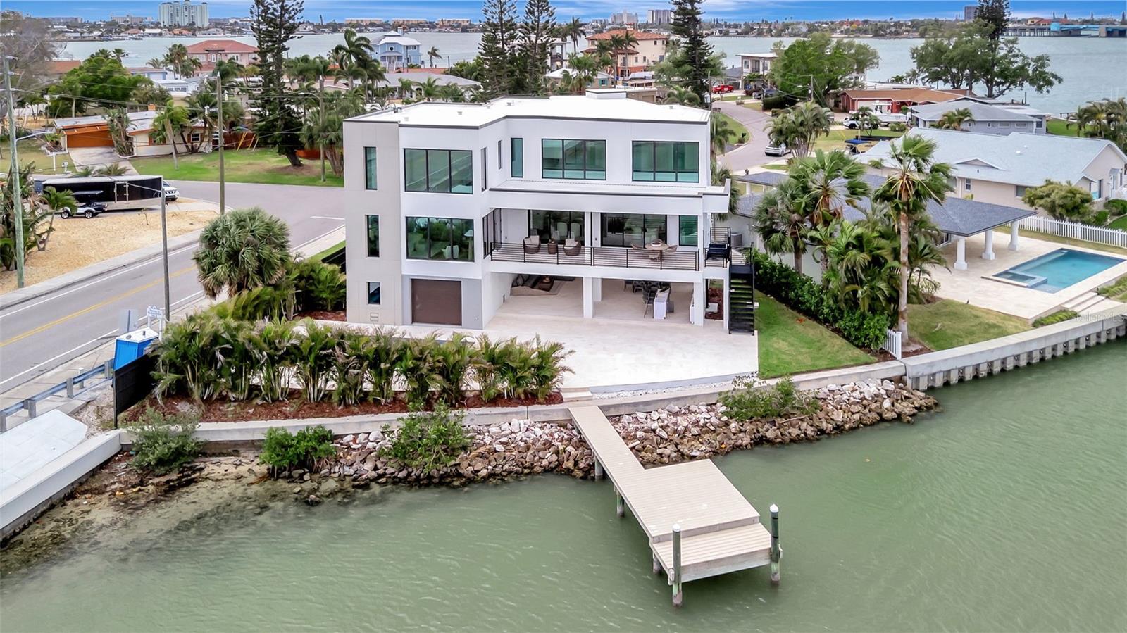 Listing photo id 64 for 7176 Shore Drive S