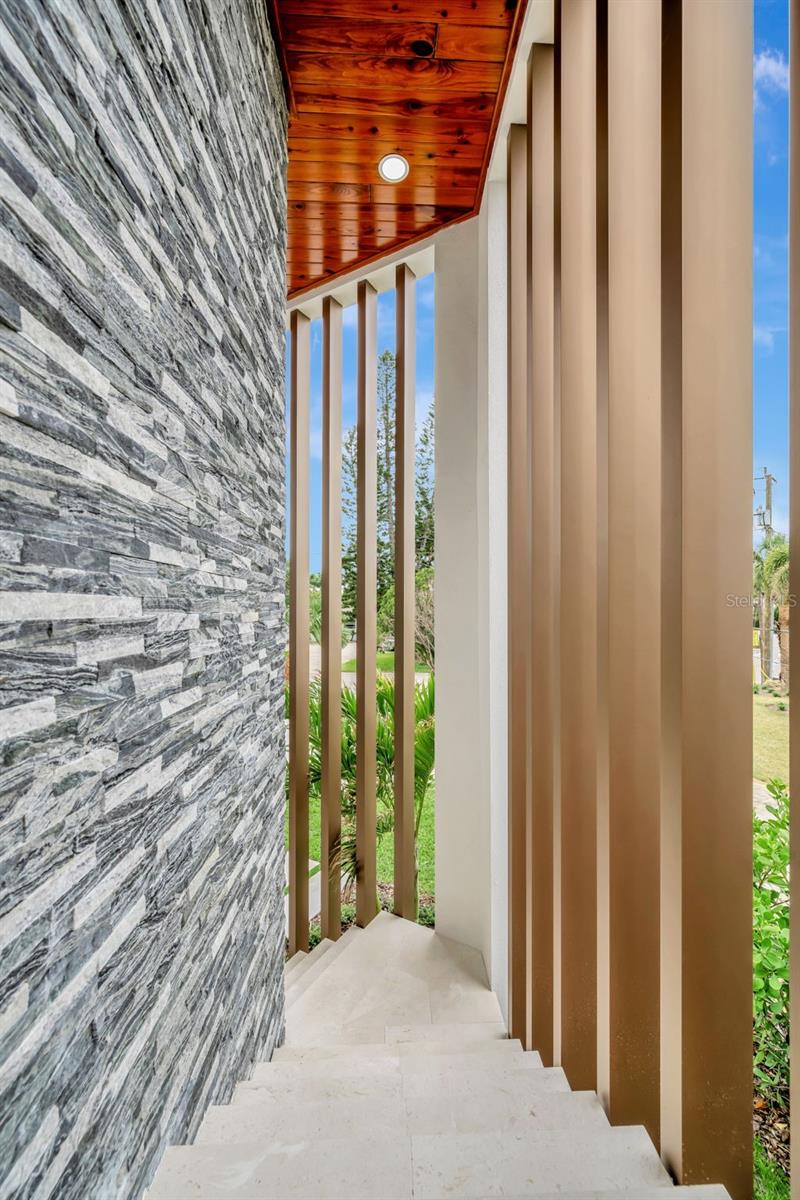 Listing photo id 7 for 7176 Shore Drive S