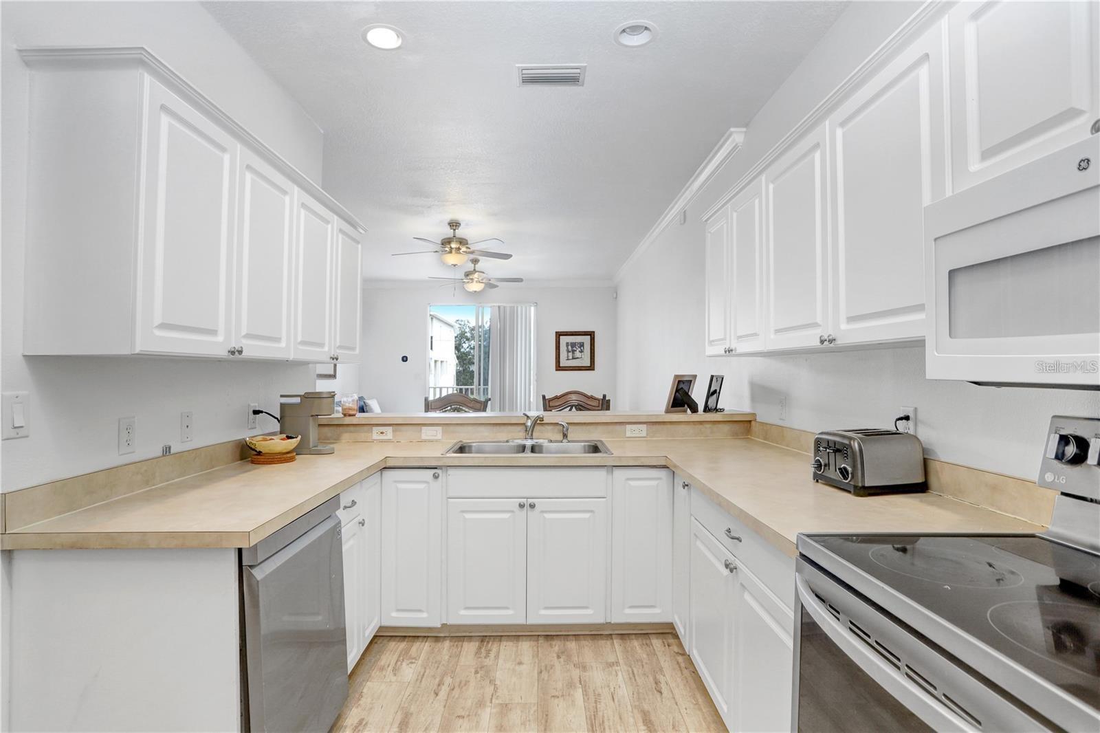 Image 12 of 35 For 6823 Kissimmee Street