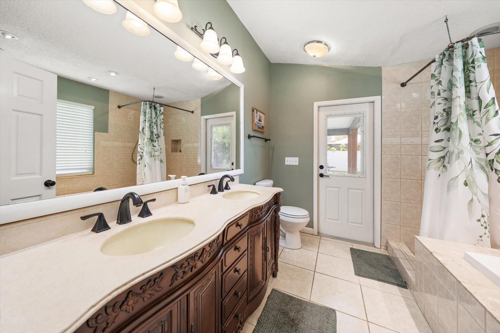 Image 23 of 52 For 2929 Longbrooke Way