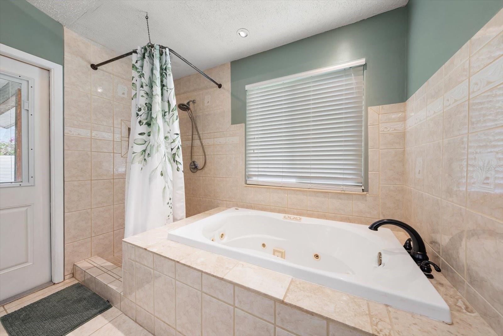 Image 24 of 52 For 2929 Longbrooke Way